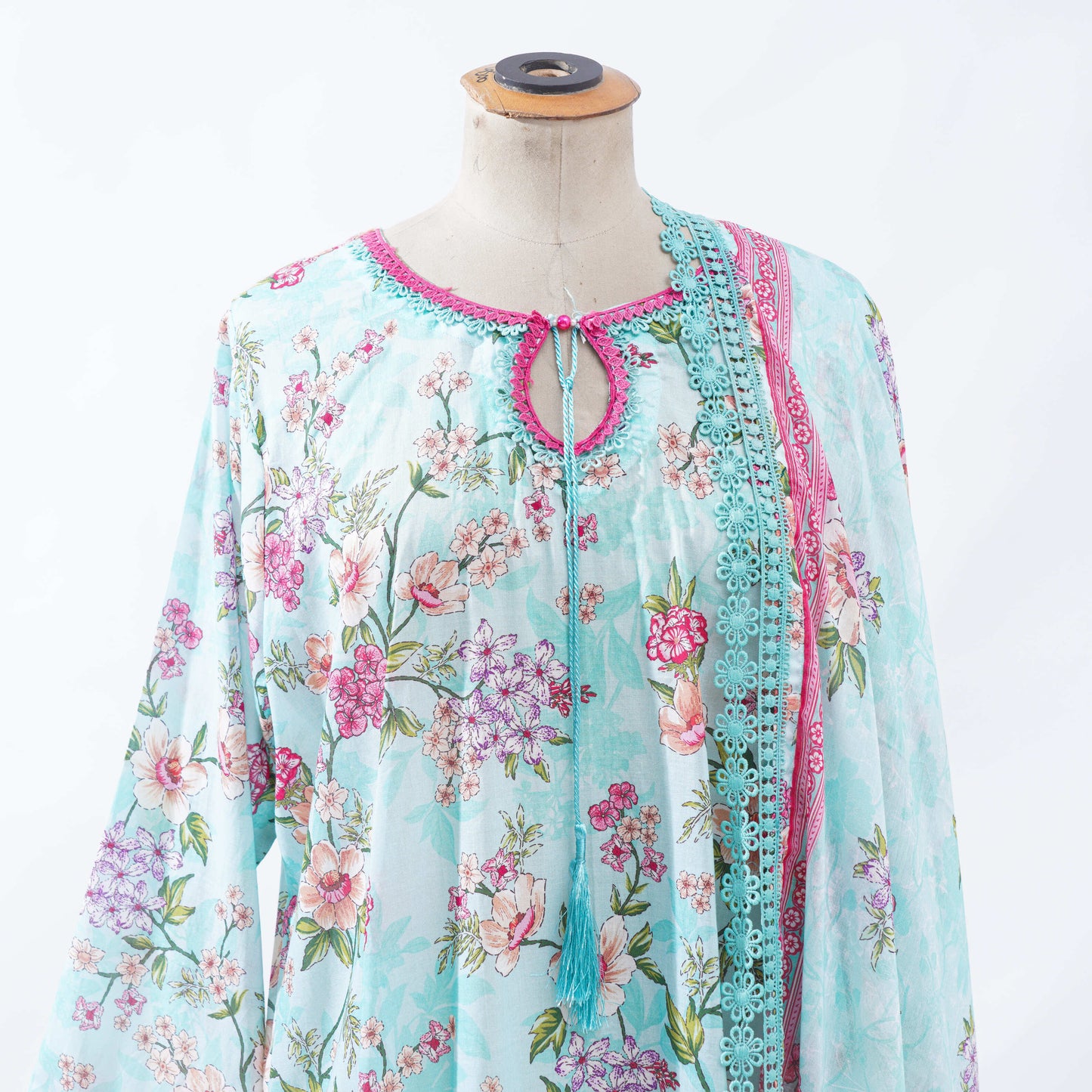 Dilaram (Calm Heart) : is a reminder to prioritise oneself, to take time to heal, and help remove ourselves from harmful situations for our own peace.