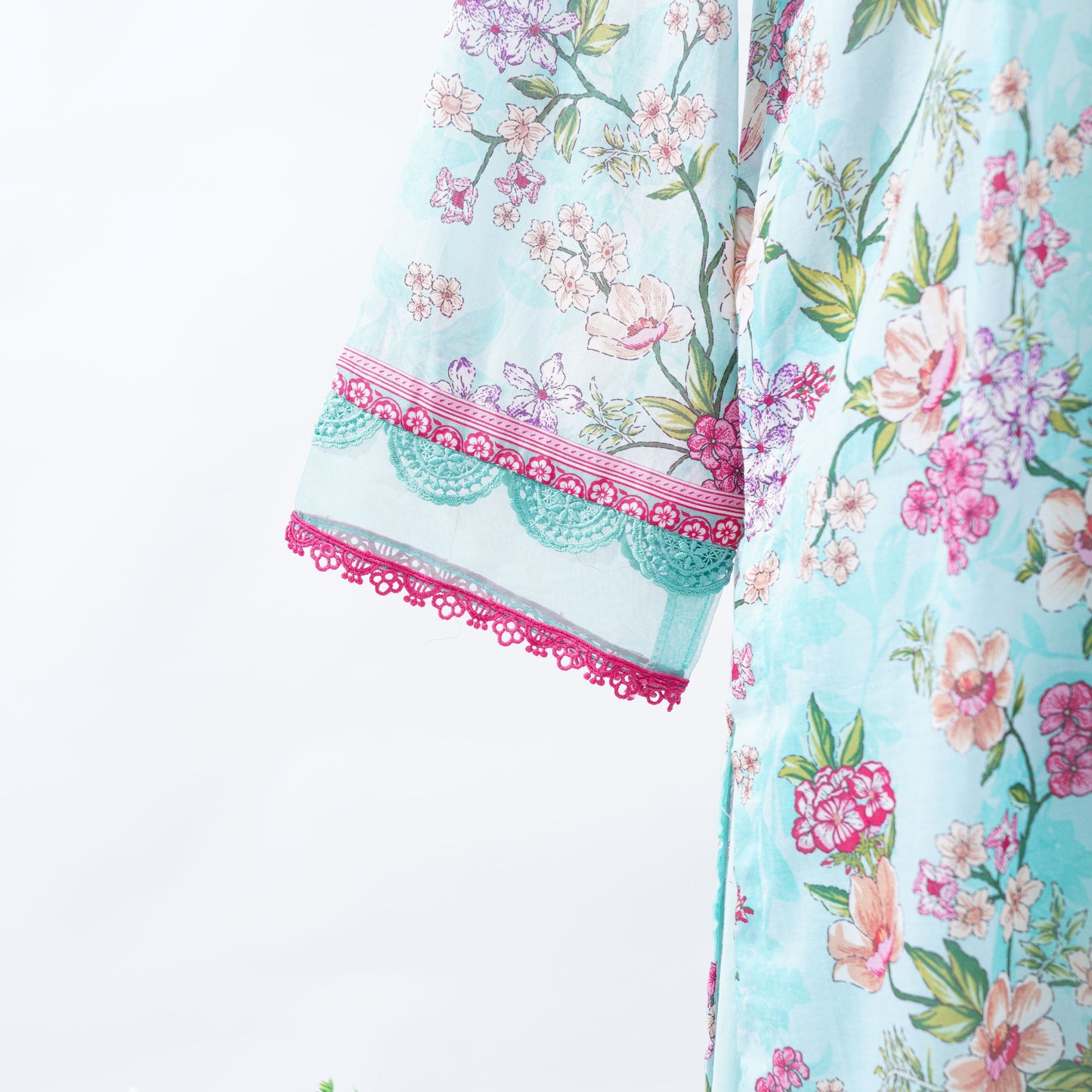 Dilaram (Calm Heart) : is a reminder to prioritise oneself, to take time to heal, and help remove ourselves from harmful situations for our own peace.